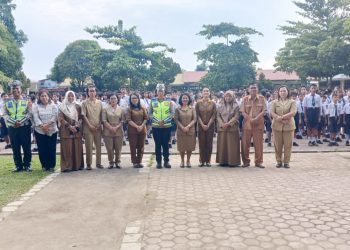 Kanit Kamsel IPDA Serly Tarigan menggelar kegiatan Police Goes To School bertempat di SMP Negeri 5