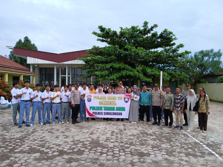 Kapolsek Tanah Jawa Kompol Asmon Bufitra, S.H., M.H hadir menjadi pembinaan upacara di SMK Nusantara