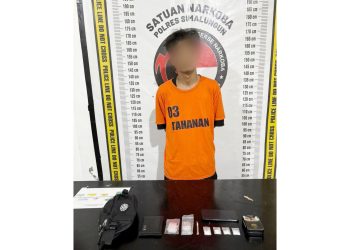 Tersangka Pebri Gunawan Sianipar dan barang bukti sudah diamankan di Sat Resnarkoba Polres Simalungun