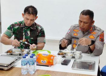 Kapolres Simalungun AKBP Marganda Aritonang, S.H. S.I.K. M.M bersama Dandim 0207/SML Letkol Inf. Gede Agus Dian Pringgana, S.Sos. M.M.A.S. M.HAN monitoring di SPPG Polres Simalungun