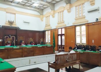 Sidang Dirut PT Dalihan Na Tolu Grup dan PT Ronana Mora Grup (RMG) Muhammad Akhirun alias Kirun dituntut 3 tahun penjara dan Rayhan Dulasmi yang tidak lain adalah anaknya, dituntut hukuman 2 tahun 5 bulan. (Foto Ist)