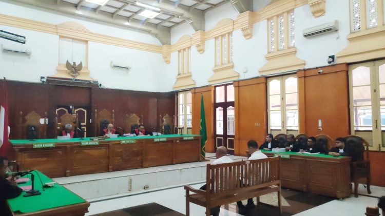 Sidang Dirut PT Dalihan Na Tolu Grup dan PT Ronana Mora Grup (RMG) Muhammad Akhirun alias Kirun dituntut 3 tahun penjara dan Rayhan Dulasmi yang tidak lain adalah anaknya, dituntut hukuman 2 tahun 5 bulan. (Foto Ist)