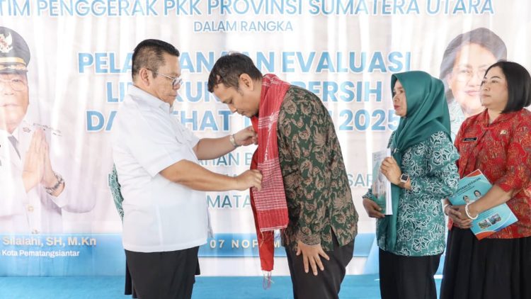 Wali Kota Pematangsiantar Wesly Silalahi SH MKn menghadiri Evaluasi Lomba Lingkungan Bersih dan Sehat (LBS) Tahun 2025 oleh TP PKK Sumut di Kelurahan Bah Sorma