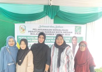 Anggota DPRD Medan, Lailatul Badri saat Sosper No 7 Tahun 2024 tentang Perubahan atas Perda No 6 Tahun 2015 tentang pengelolaan Persampahan di Kecamatan Medan Deli (Foto Ist)