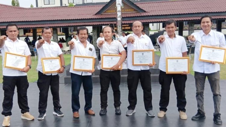 Personil Intel Korem 022/PT menerima penghargaan Berhasil Amankan Penyalahguna Narkoba