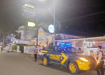 Personil Sat Samapta saat patroli di Jalan Sudirman depan THM Soedirman Bistro