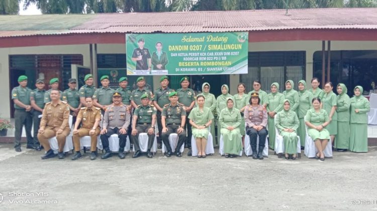 Kapolsek Siantar Utara AKP Jahrona Sinaga SH dan Kapolsek Sianțar Martoba AKP Martua Manik SH. MH hadiri Kunker Dandim 0207/ Simalungun LETKOL Inf. Gede Agus Dian Pringgana, S.Sos. M.M.A.S M.Han dan Ketua Persit KCK Cab. XXXIV 0207 Ny. Kiki Gede di Mako Koramil 01/SU