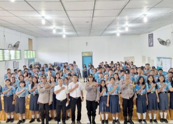 Kapolsek Siantar Utara AKP Jahrona Sinaga SH Sosialisasi SMA Yayasan Kemala Taruna Kemala SMP Cinta Rakyat 3