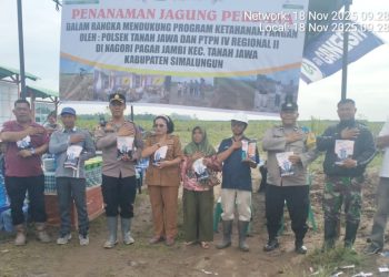 Kapolseķ Tanah Jawa Kompol Asmon Bufitra SH. MH bersama PT PTPN IV Kebun Bahjambi penanaman bibit jagung seluas 108 hektare