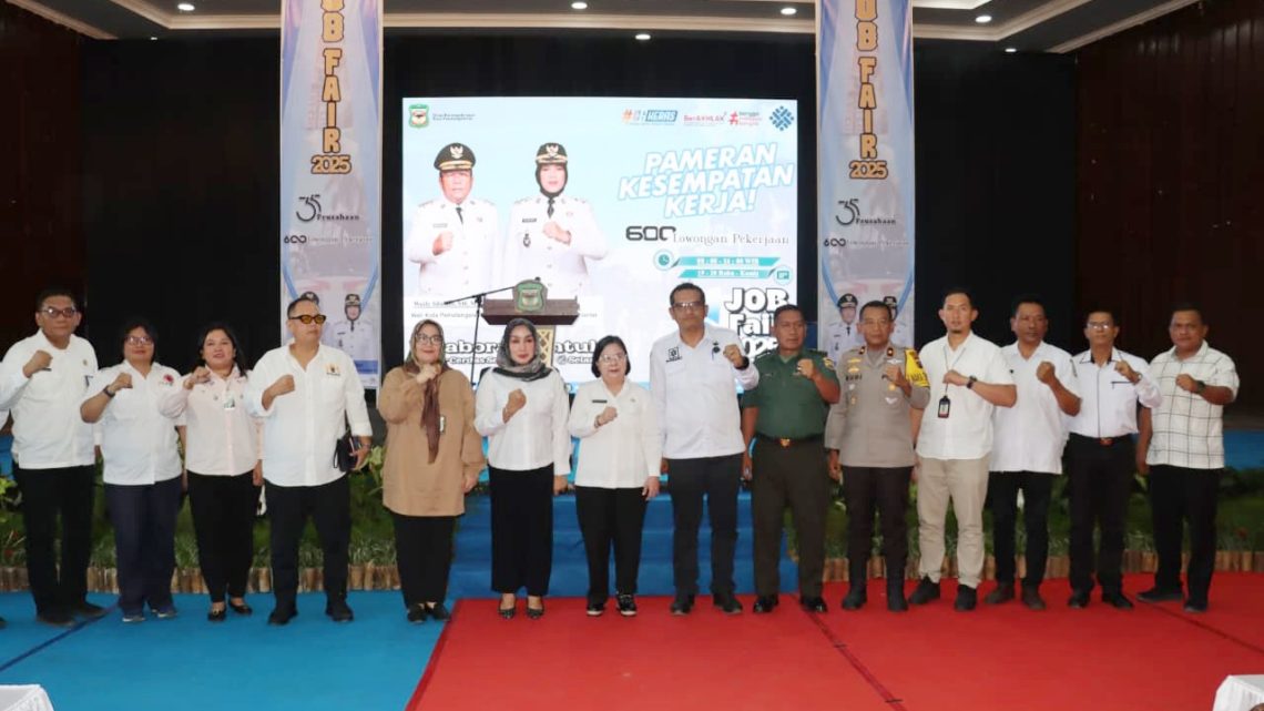 Wakapolres Pematangsiantar Kompol Budiono Saputro, SH. MH mewakili Kapolres Pematangsianțar menghadiri Pembukaan Pameran Job Fair Sianțar