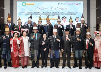 Sekda Junaedi Antonius Sitanggang photo bersama 20 Pejabat Pimpinan Tinggi Pratama dan 1 Kepala Puskesmas di Lingkungan Pemko Pematangsiantar yang dilantik