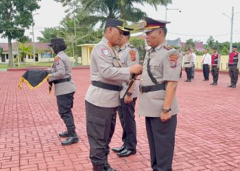 AKP Charles Hartono Nababan, S.H saat terima jabatan Kasat Resnarkoba dalam upacara sertijab dipimpin Kapolres o Simalungun, AKBP Marganda Aritonang, S.H. S.I.K. M.M