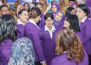 Ketua TP PKK sekaligus Ketua Tim Pembina Posyandu Kota Pematangsiantar Ny Liswati Wesly Silalahi mengikuti Rakorda Tim Pembina Posyandu Sumut.