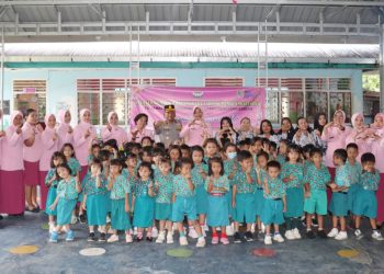 Wakapolres Pematangsiantar Kompol Budiono S. SH. MH pimpin Upacara HUT PGRI 2025 di TK Bhayangkari Cabang 06 Pematangsiantar,