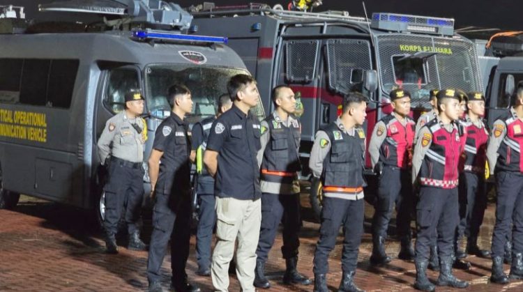 Polda Sumut terjunkan tim memperkuat operasi kemanusian atas bencana alam yang terjadi. (Foto Ist)