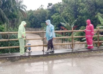 Kanit Samapta IPTU Ritca Siahaan bersama Kanit Intelkam IPDA Leo Tambunan SH dan Kanit Provost AIPTU Budi Gelora Damanik melaksanakan monitoring aliran sungai