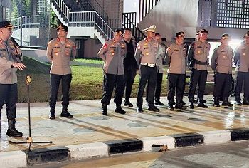 Kapolrestabes Medan memimpin apel pelepasan personel Kegiatan Rutin yang Ditingkatkan (KRYD) di Lapangan Kebun Bunga, Medan