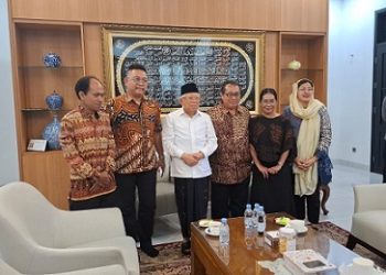 Ketua Umum SMSI Pusat, Firdaus bersama jajaran pengurus pusat Silaturahmi kepada Wakil Presiden Republik Indonesia ke-13, KH. Ma’ruf Amin