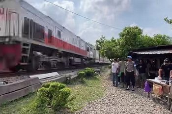 Satresnarkoba Polrestabes Medan, Rabu menggerebek sarang narkoba di Desa Serba Jadi Sunggal, Kabupaten Deli Serdang. (Foto Ist)