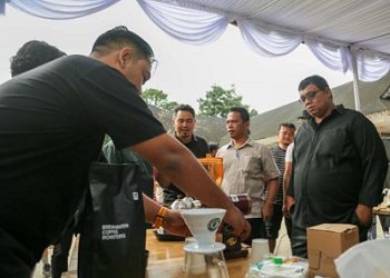 Wali Kota Pematangsiantar Wesly Silalahi diwakili Sekretaris Daerah (Sekda) Junaedi Antonius Sitanggang SSTP MSi menghadiri acara Pembukaan Siantar Coffee Fest 2025
