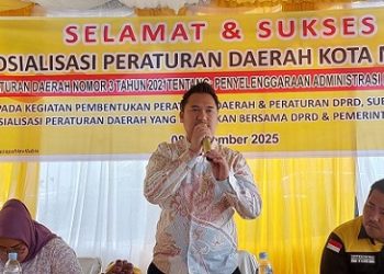 Ketua Komisi 1 DPRD Medan Reza Pahlevi Lubis S Kom saat Sosper produk hukum Pemko Medan Perda No 3 Tahun 2021 tentang Penyelenggaraan Adminitrasi Kependudukan di Jl Kapten Sumarsono, lingkungan IX, Kelurahan Helvetia Timur, Kecamatan Medan Helvetia. (Foto Ist)
