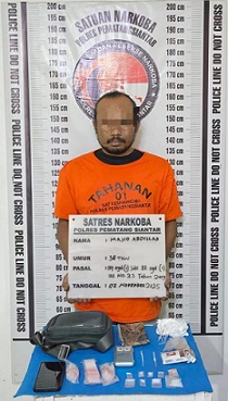 Tersangka MA dan barang bukti