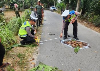 Personil Unit Gakkum Sat Lantas Polres Simalungun saat olah TKP