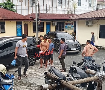 Tersangka MFP alias Aseng, DPS dan HM saat digiring ke ruangan pemeriksaan Sat Resnarkoba Polres Pematangsiantar