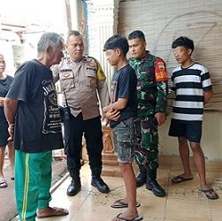 Bhabinkamtibmas Kelurahan Aek Nauli Aipda Herry S. Tarigan selesaikan masalah warga Jalan Mata Air Gang Nauli