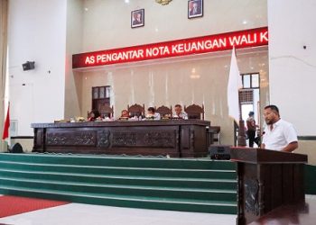 Wali Kota Pematangsiantar Wesly Silalahi SH MKn diwakili Wakil Wali Kota Herlina menghadiri Rapat Paripurna DPRD Kota Pematangsiantar Tahun 2025 dengan agenda Penyampaian Pemandangan Umum Fraksi DPRD atas Pengantar Nota Keuangan Wali Kota terhadap Ranperda APBD TA 2026, di Ruang Sidang Harungguan DPRD