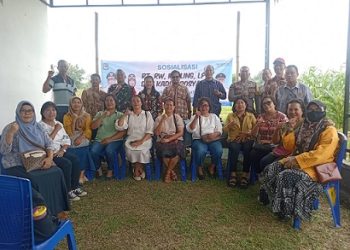Bhabinkamtibmas Kelurahan Marihat Jaya Aipda Erick F Marbun hadir menjadi narasumber sosialisasi
