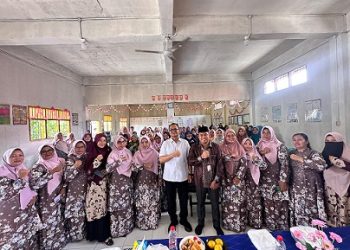 Wakil Wali Kota Tanjungbalai, Muhammad Fadly Abdina didampingi Kadis Pendidikan Mariani menghadiri Kegiatan Kelompok Kerja Guru (KKG) se-Kecamatan Sei Tualang Raso