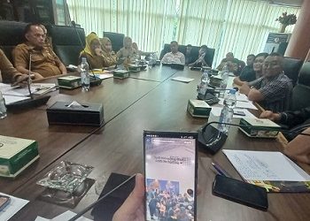 Komisi 3 DPRD Kota Medan mengelar rapat dengar pendapat (RDP) keluhan warga atas kebisingan musik Coju Coffe di Jalan Bunga Cempaka, Padang Bulan Selayang II, Medan Selayang. (Foto Romulo)