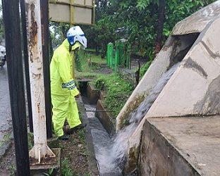 Sat Lantas Polres Pematangsiantar Monitoring Situasi Arus Lalin Macet dan Banjir