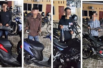 keempat pengendara yang ditindak membuka knalpot brong sepedamotornya