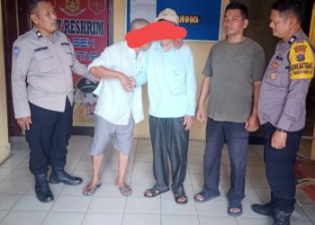 IJS dan bapaknya MWS saat berdamai di Polseķ Siantar Martoba