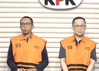 Dua tersangka dugaan korupsi pengaturan pemenang pelaksana proyek pembangunan dan pemeliharaan proyek jalur kereta api (DJKA) di wilayah Medan yang ditahan KPK. (Foto Ist)