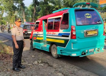 Simalungun, AKBP Marganda Aritonang, S.H., S.I.K., M.M pimpin langsung Gatur Lalin di pagi hari di depan SMK Negeri 2