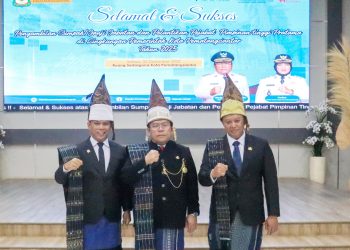 Wali Kota Pematangsiantar Wesly Silalahi SH MKn melantik Junaedi Antonius Sitanggang SSTP MSi sebagai Sekda dan Herri Okstarizal SH MH sebagai Kepala Disdamkarmat