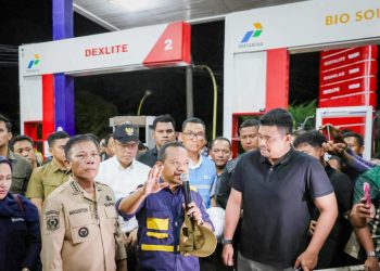 Menteri ESDM Bahlil Lahadalia saat berada Tapanuli Tengah (Tapteng) memantau sejumlah SPBU. (Foto Ist)
