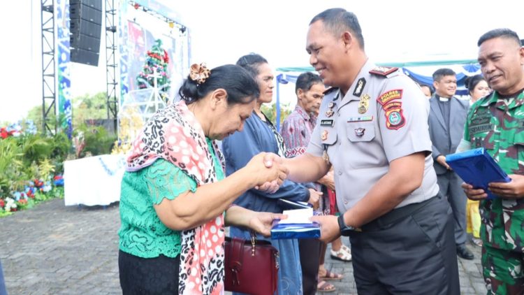 Kapolres Simalungun AKBP Marganda Aritonang, SH, SIK, MM hadiri Perayaan Natal Pemkab Simalungun