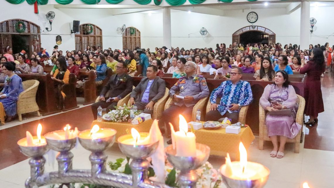 Wali Kota Pematangsiantar Wesly Silalahi SH MKn diwakili Kadishub Drs Daniel Hamonangan Siregar hadiri Perayaan Natal Oikumene Dinas Kesehatan Kota Pematangsiantar, di Gereja HKBP Siantar Kota