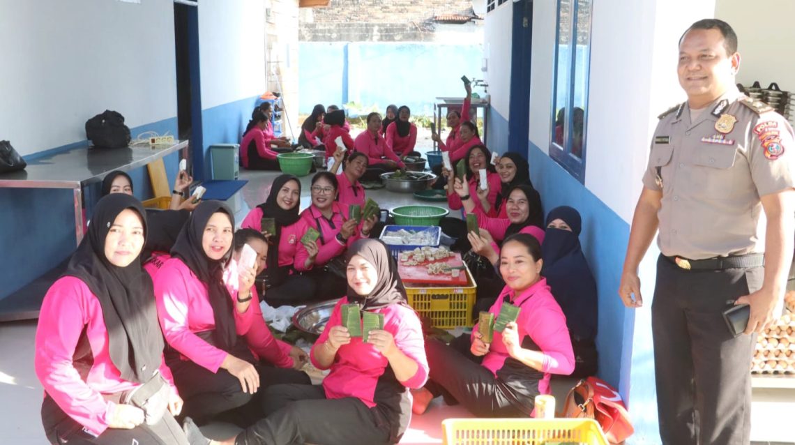 Kabag SDM Kompol Marnaek Ritonga SH monitoring dapur umum