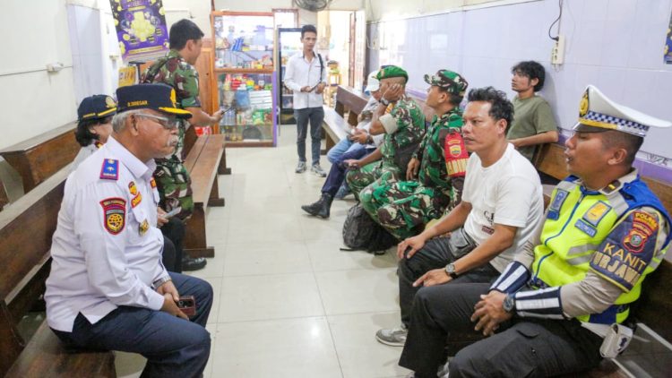 Kadishub.Pematangsiantar Drs Daniel Hamonangan Siregar Sosialisasi ke Perusahaan Otobus (PO) di sekitar Ramayana