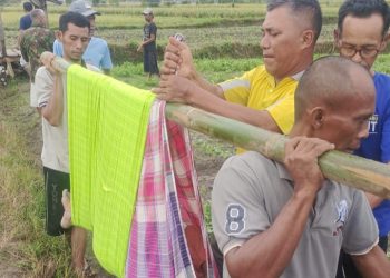 jenajah korban saat di evakuasi warga dari TKP