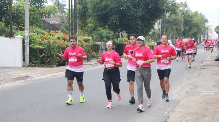 Kapolres Pematangsiantar AKBP Sah Udur T.M. Sitinjak SH. SIK. MH mengikuti kegiatan Fun Run Smartfren
