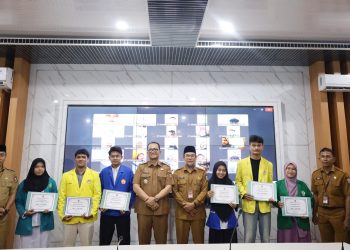 Wakil Walikota Tanjungbalai Muhammad Fadly Abdina serahkan Bantuan Beasiswa kepada 154 Mahasiswa