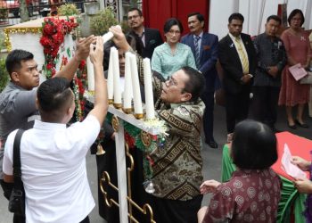 Wali Kota Pematangsiantar Wesly Silalahi SH MKn menghadiri Perayaan Natal ASN) di Lingkungan Pemko Pematangsiantar Tahun 2025 di halaman Balai Kota, Jalan Merdeka,