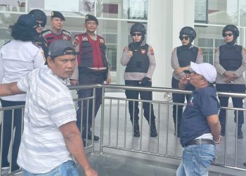 Tim Srikandi Polwan Polres Pematangsiantar saat patroli dialogis di Terminal Tanjung Pinggir