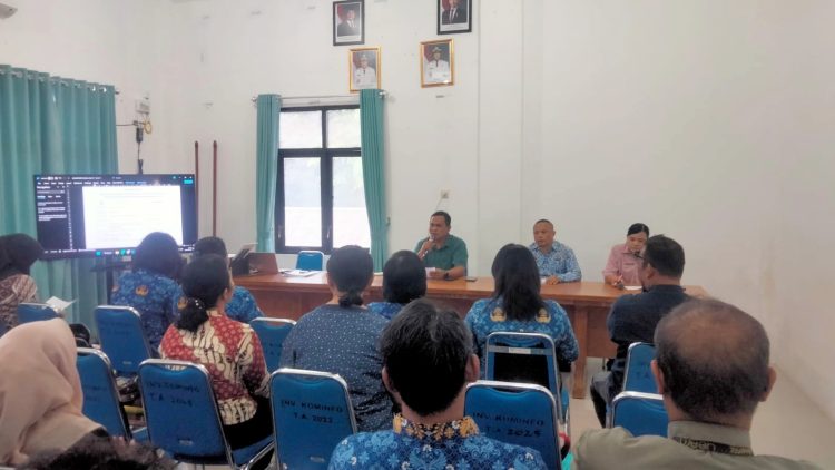 Kadis Kominfo Kota Pematangsiantar Johannes Sihombing SSTP MSi pimpin kegiatan Validasi dan Finalisasi Data Statistik Sektoral Tahun 2025